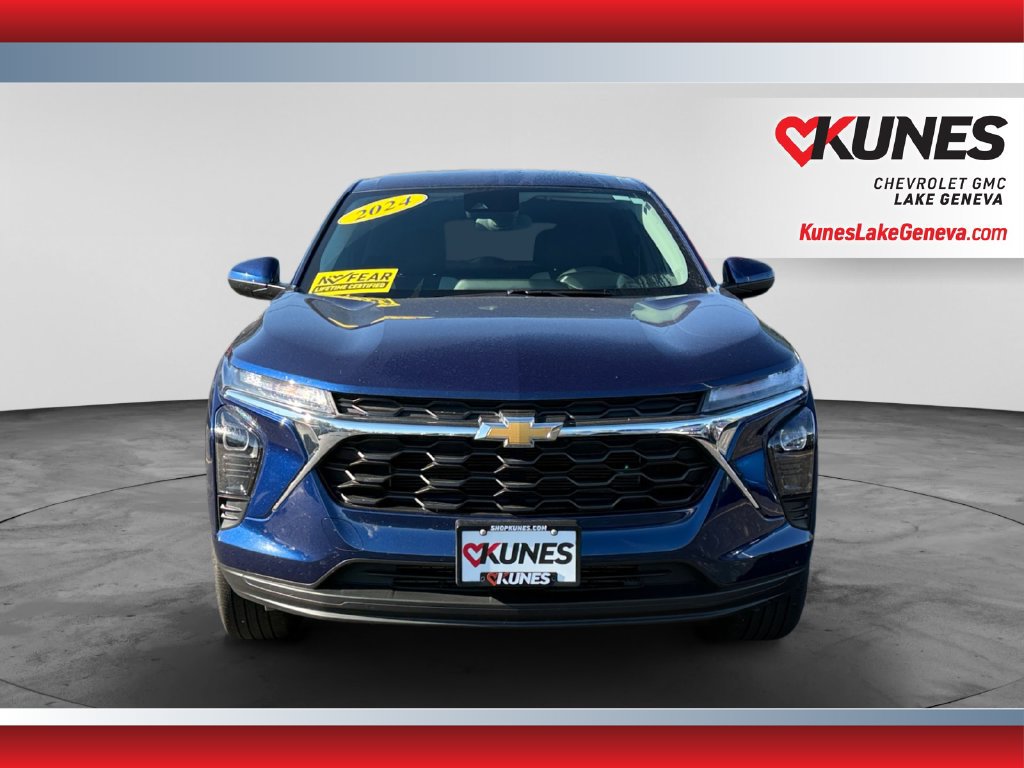 Used 2024 Chevrolet Trax LS w/ LS Convenience Package FWD image 3