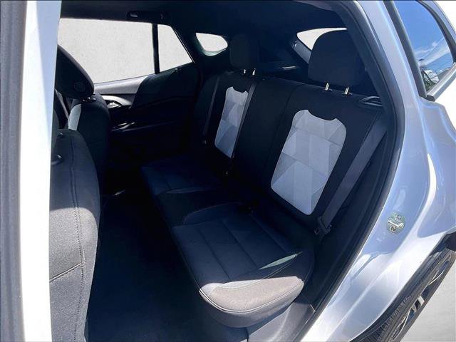 Used 2025 Chevrolet Trax RS w/ Sunroof Package FWD image 27