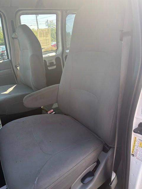 Used 2006 Ford E-250 and Econoline 250 RWD image 10