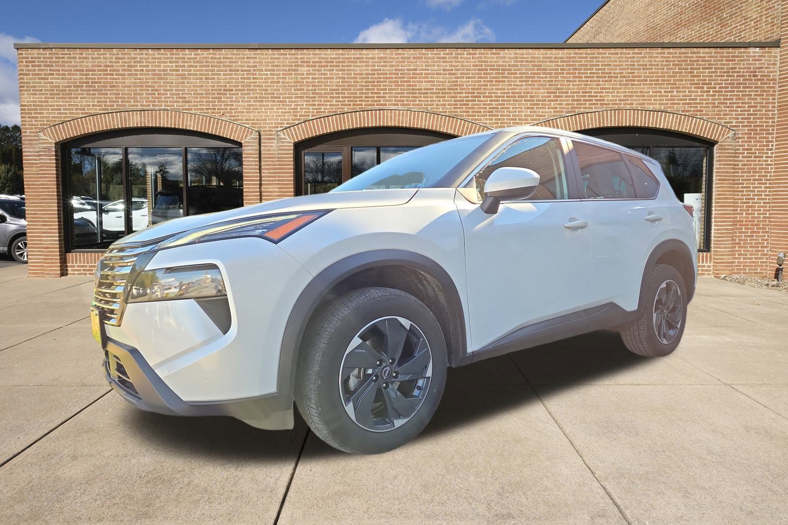 Used 2024 Nissan Rogue SV image 8