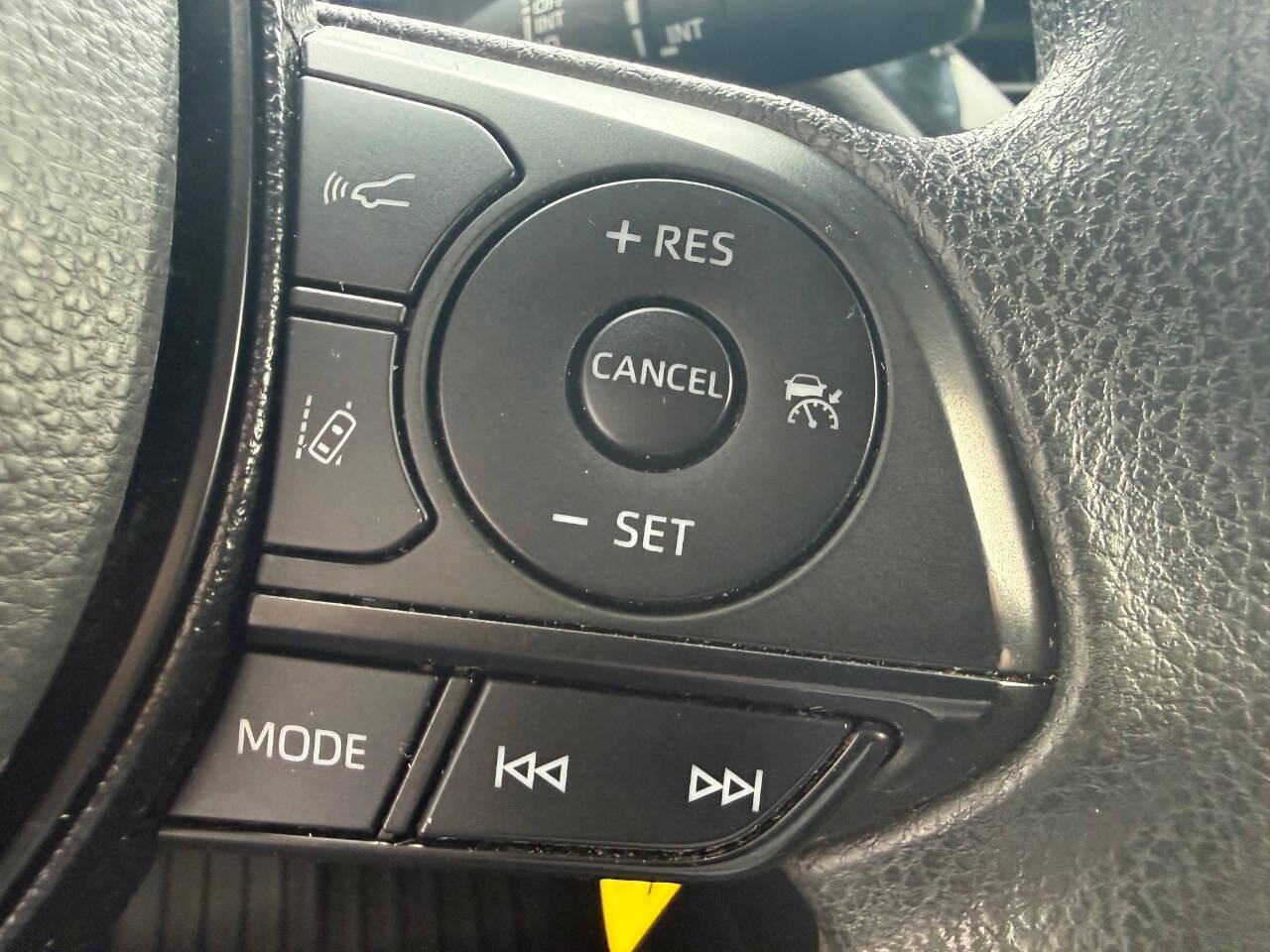 Used 2020 Toyota Corolla LE FWD image 19