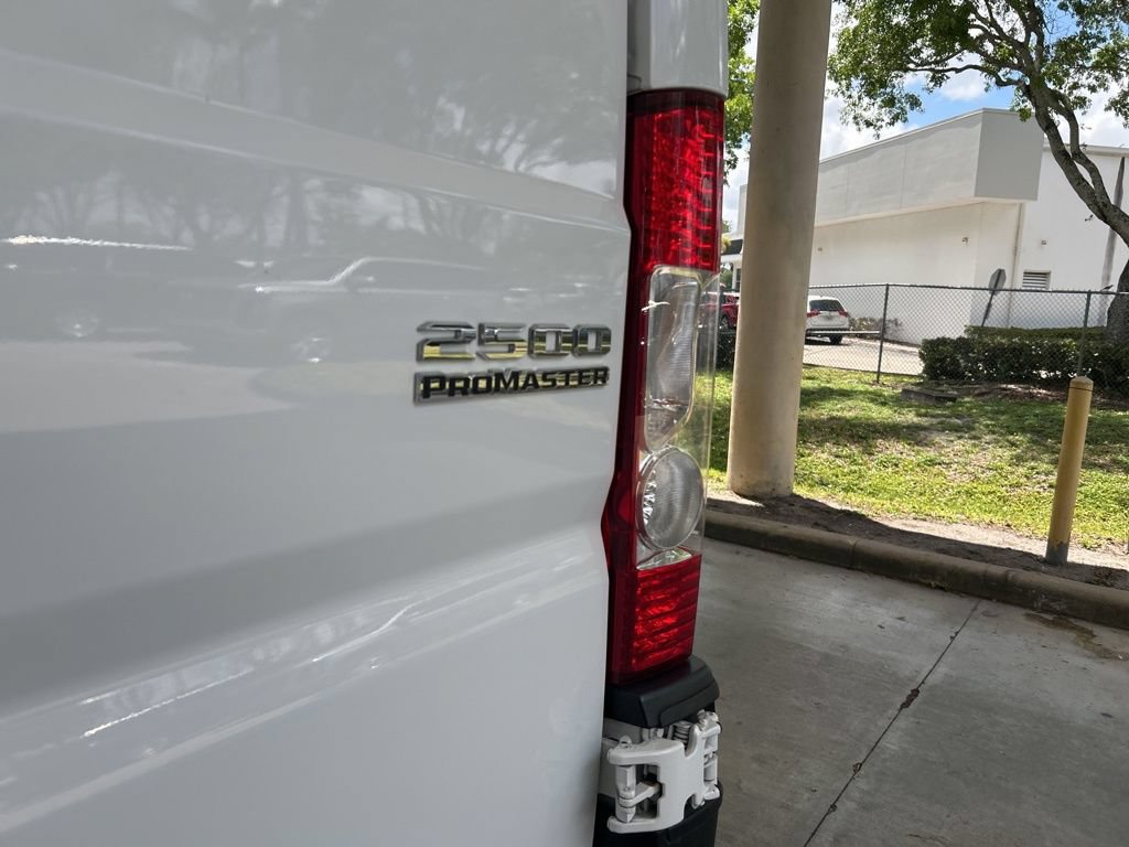 Used 2025 RAM ProMaster 2500 w/ Convenience Group FWD image 17