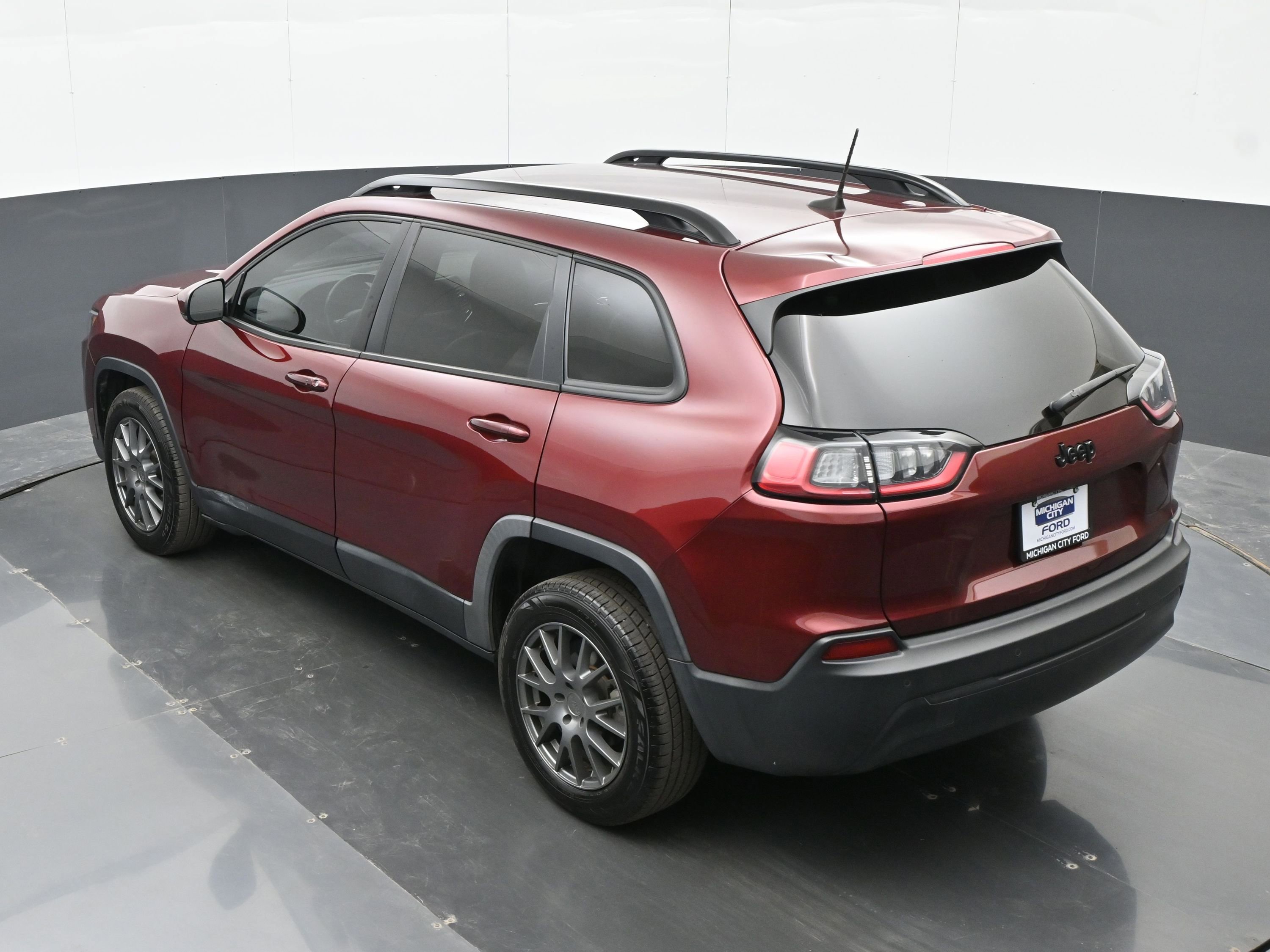 Used 2020 Jeep Cherokee Latitude Plus image 30