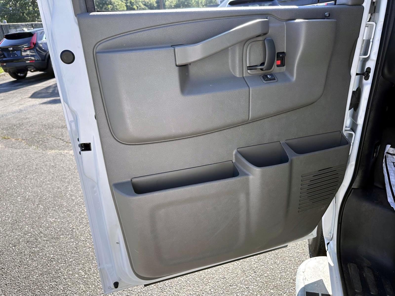 Used 2025 Chevrolet Express 2500 RWD image 10