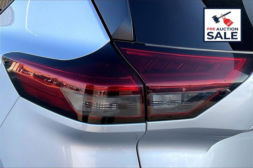 Used 2023 Nissan Rogue SV image 28