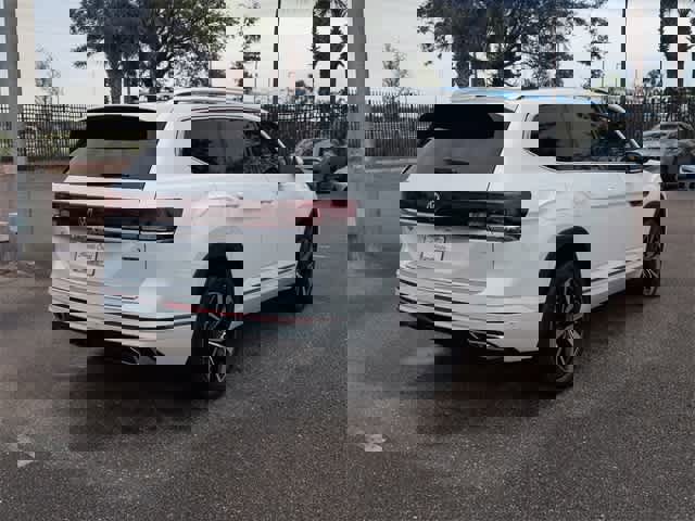 Used 2024 Volkswagen Atlas SEL Premium R-Line image 8