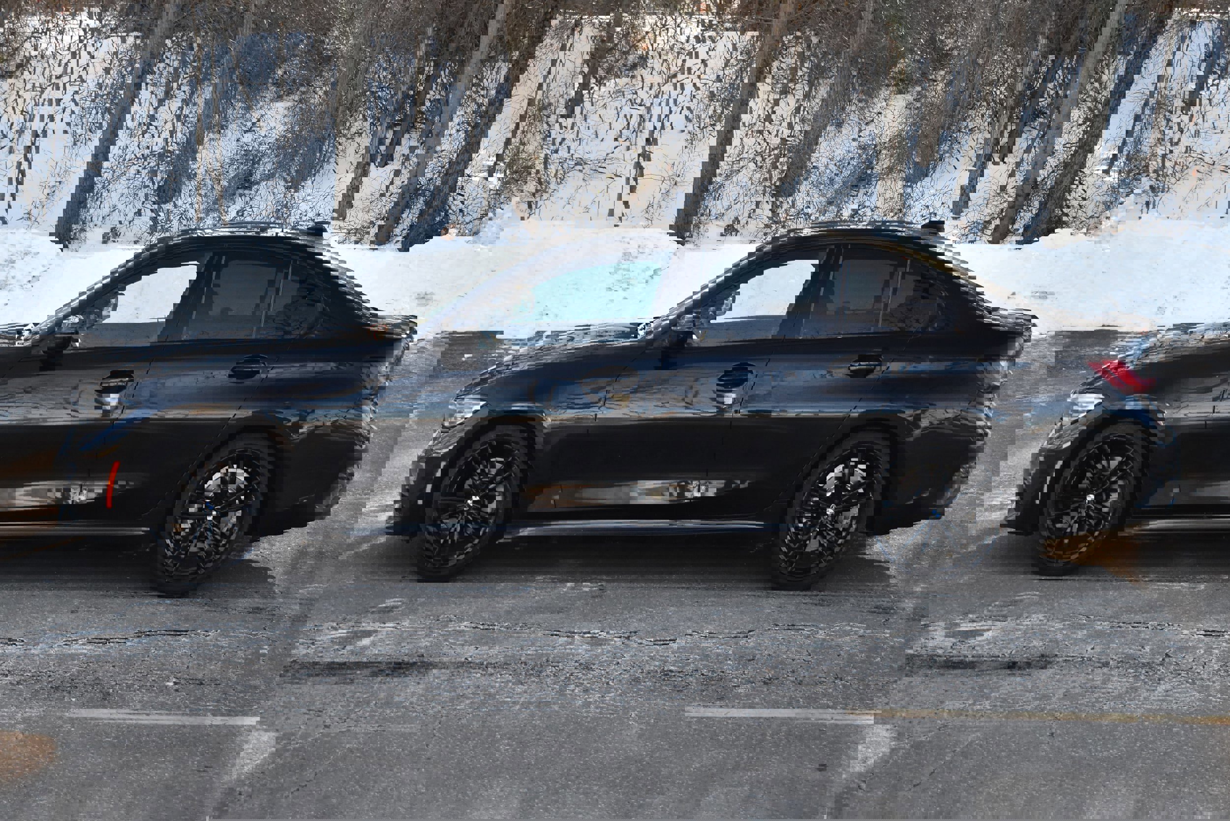 Used 2022 BMW 330i Sedan w/ M Sport Package image 4