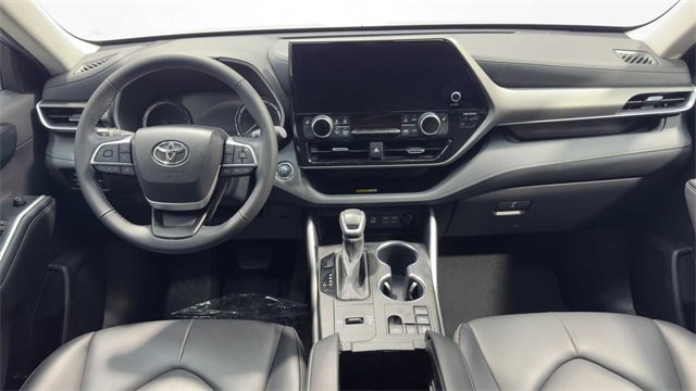 Used 2023 Toyota Highlander XLE image 18