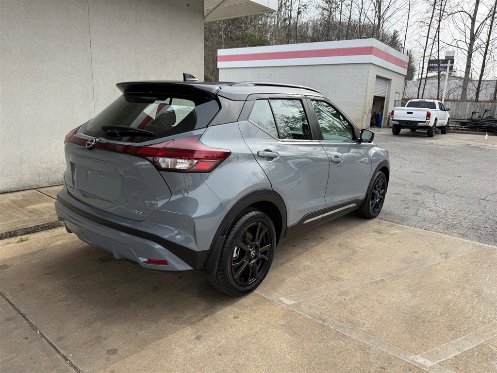 Used 2022 Nissan Kicks SR w/ Premium Package image 3