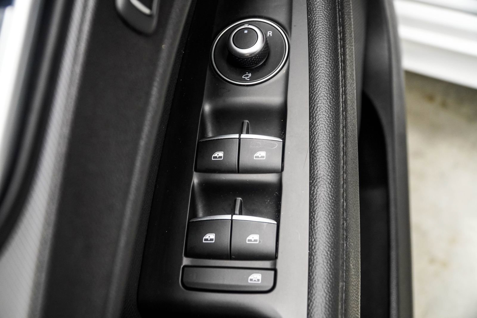 Used 2023 Alfa Romeo Stelvio Veloce AWD/4WD image 29