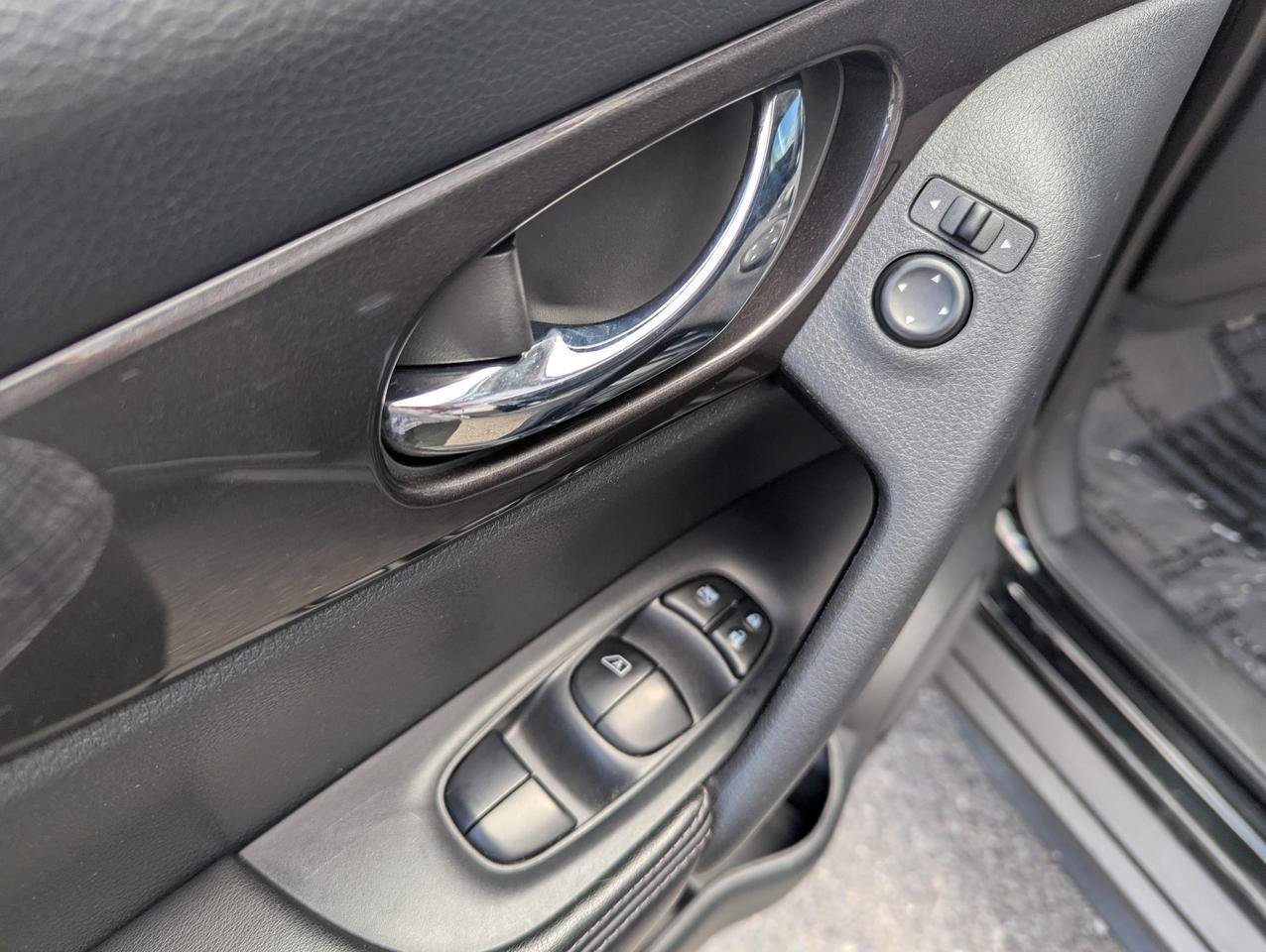 Used 2019 Nissan Rogue S w/ Special Edition Package AWD/4WD image 11
