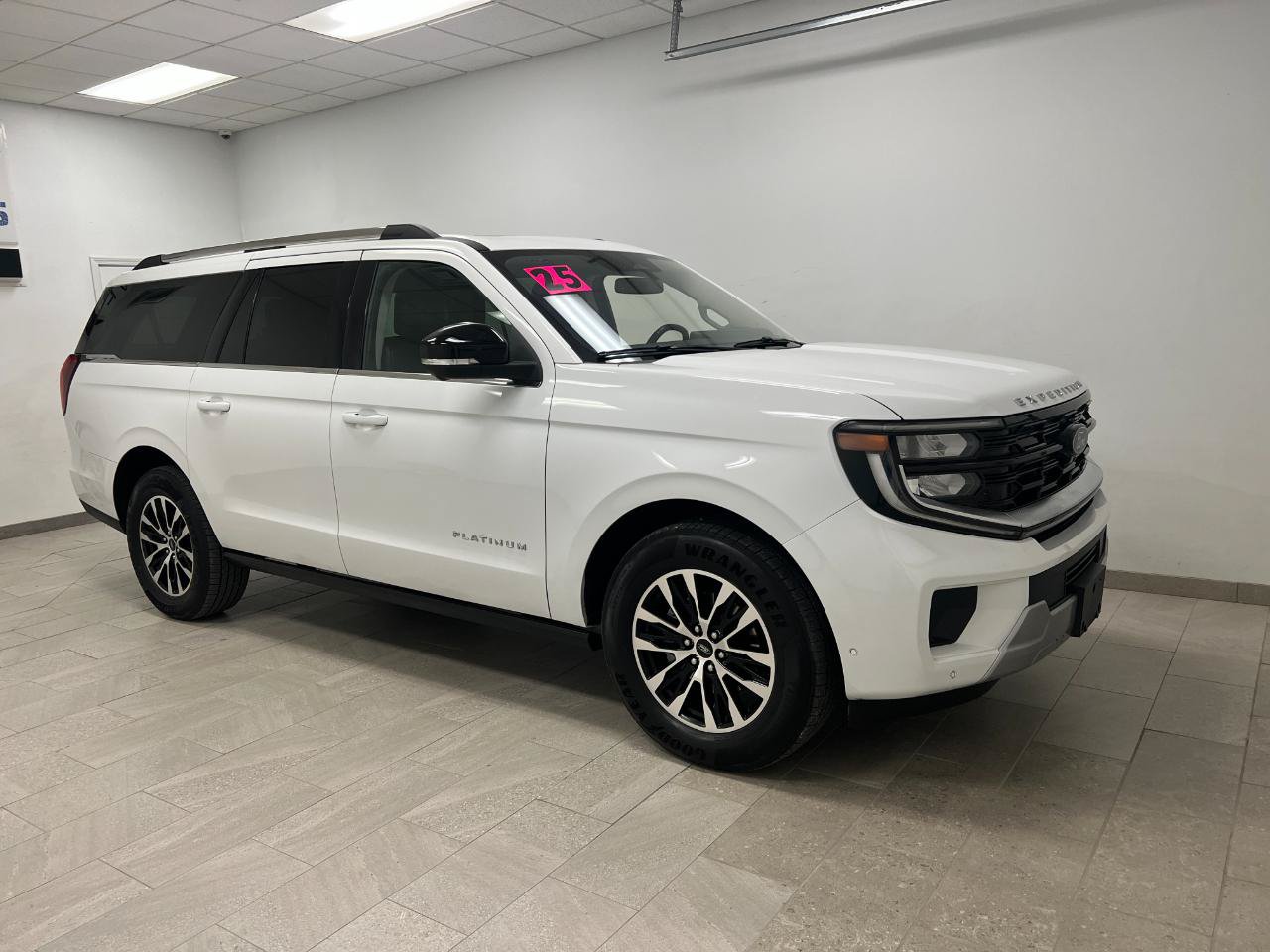 Used 2025 Ford Expedition Max Platinum AWD/4WD image 3
