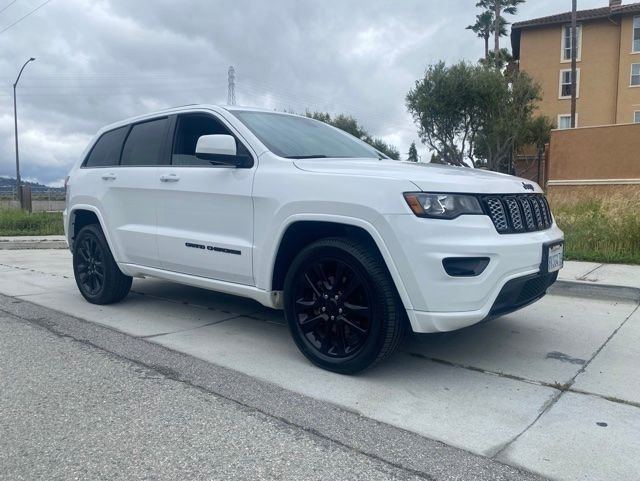 Used 2018 Jeep Grand Cherokee Altitude AWD/4WD image 2