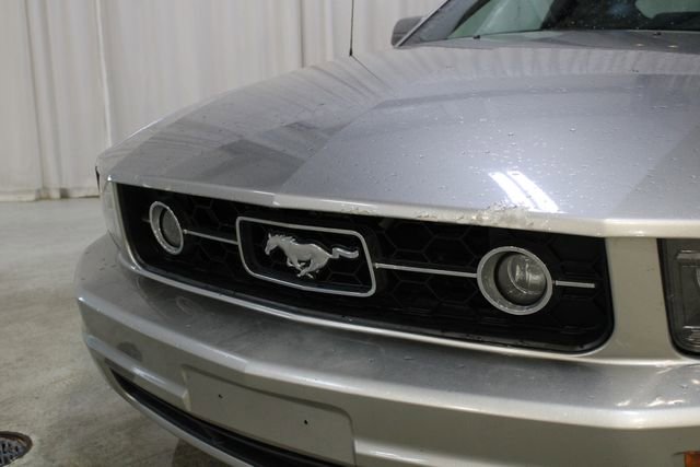 Used 2008 Ford Mustang Deluxe image 31