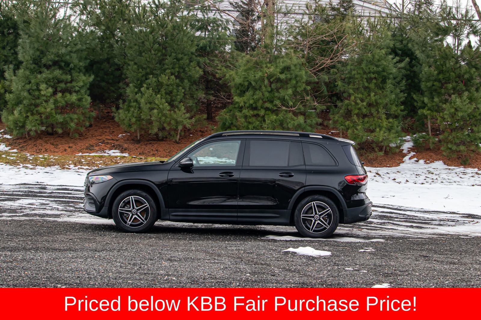 Used 2023 Mercedes-Benz EQB 300 4MATIC w/ AMG Night Package image 4