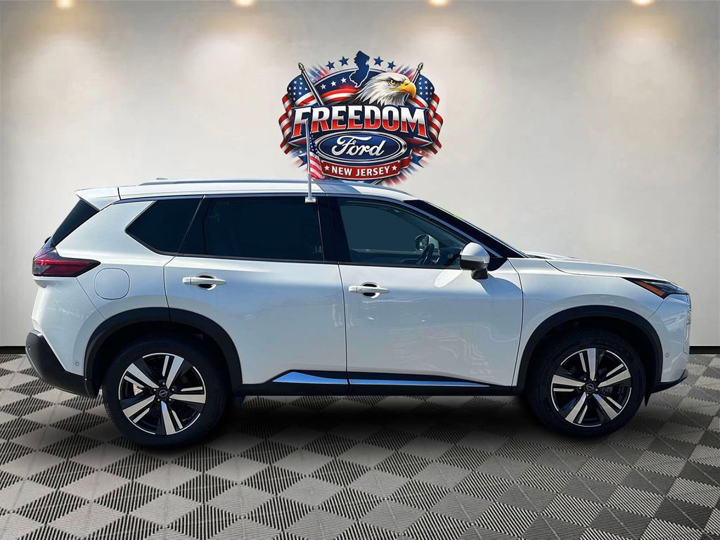 Used 2023 Nissan Rogue SL w/ SL Premium Package image 3