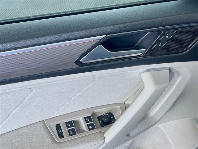 Used 2023 Volkswagen Tiguan SE R-Line image 11