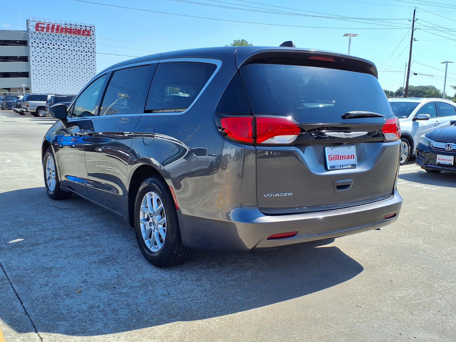 Used 2023 Chrysler Voyager LX FWD image 3