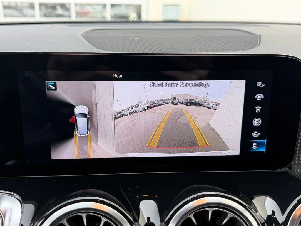 Used 2022 Mercedes-Benz GLB 250 4MATIC w/ Premium Package Lite image 30