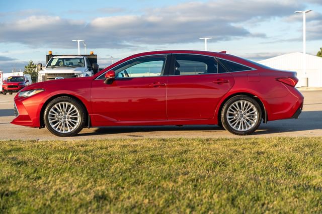 Used 2020 Toyota Avalon Limited image 4