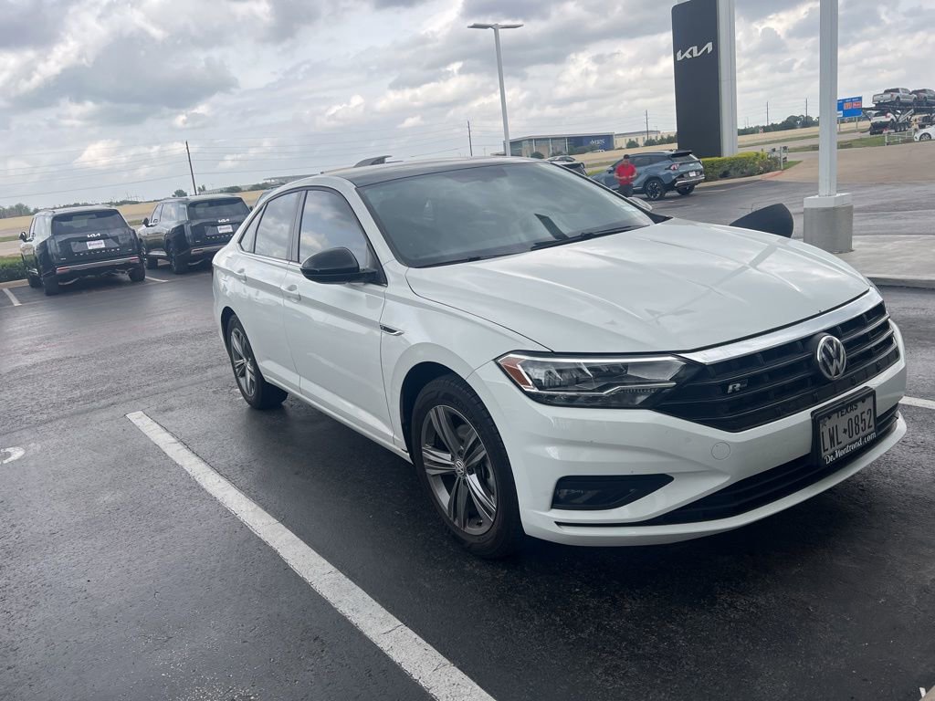 Used 2019 Volkswagen Jetta R-Line w/ R-Line Cold Weather Package FWD image 2