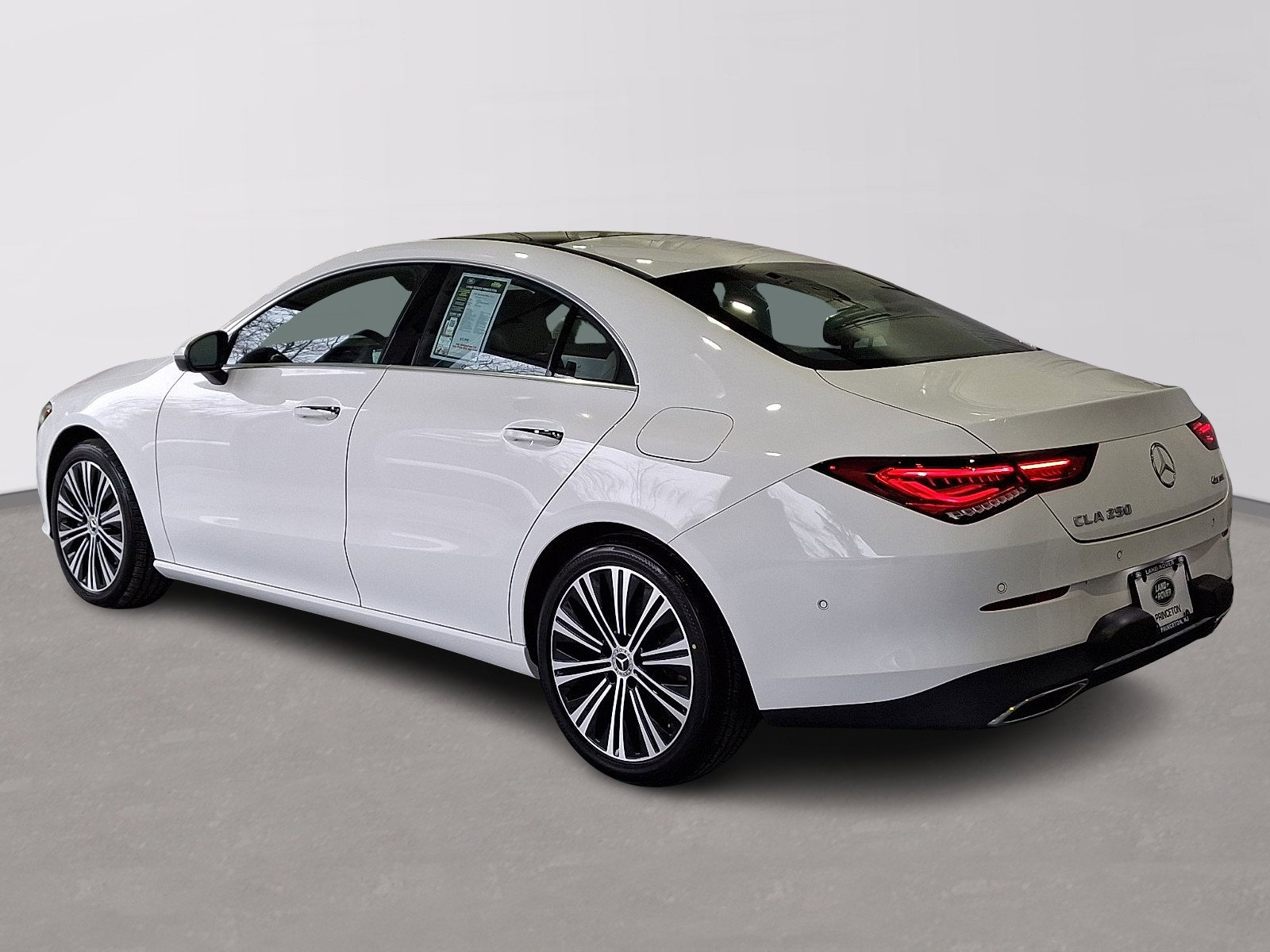 Used 2023 Mercedes-Benz CLA 250 4MATIC image 2