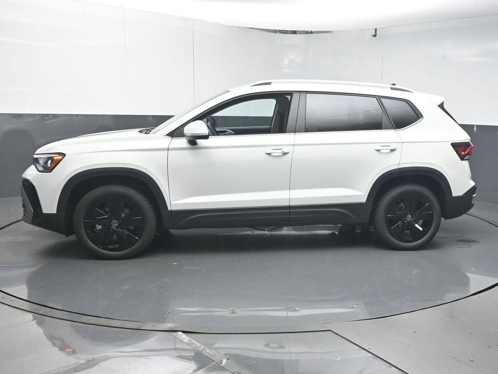 New 2026 Volkswagen Taos SE FWD image 5
