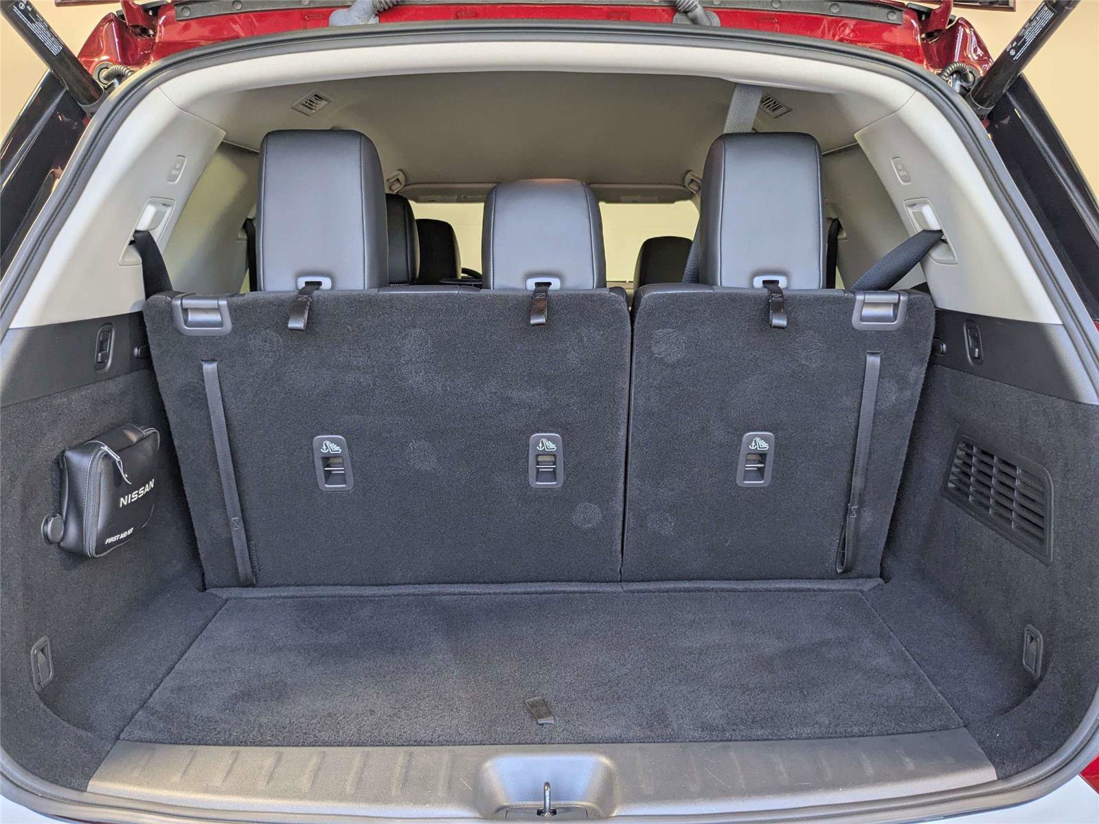 Used 2023 Nissan Pathfinder SL w/ Lighting Package (N92) image 7