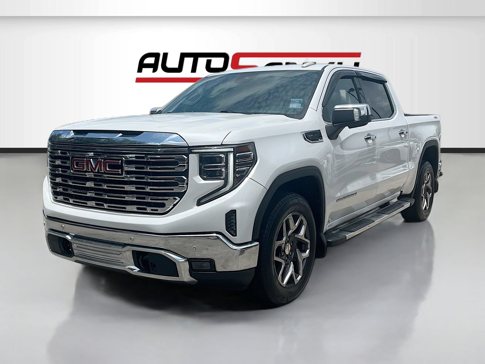 Used 2023 GMC Sierra 1500 SLT w/ SLT Premium Plus Package AWD/4WD image 3