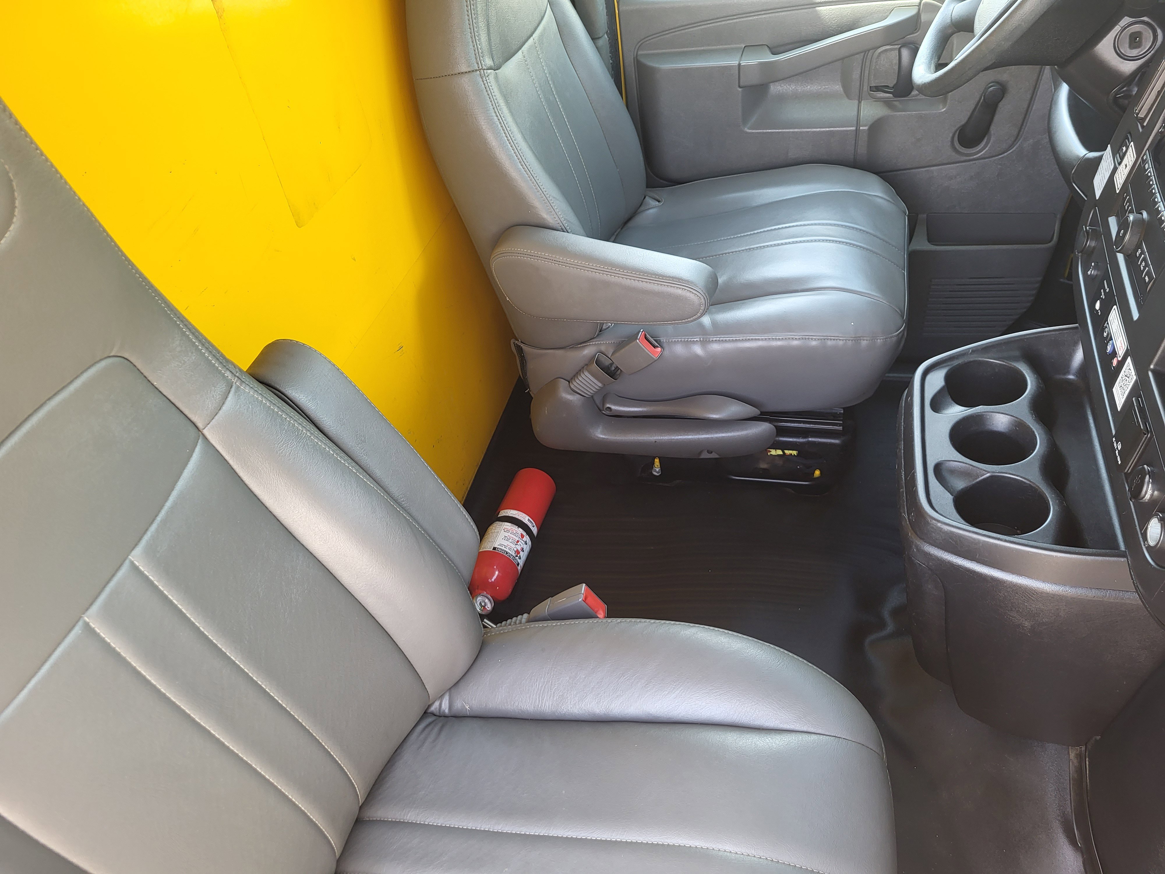 Used 2017 GMC Savana 3500 RWD image 13