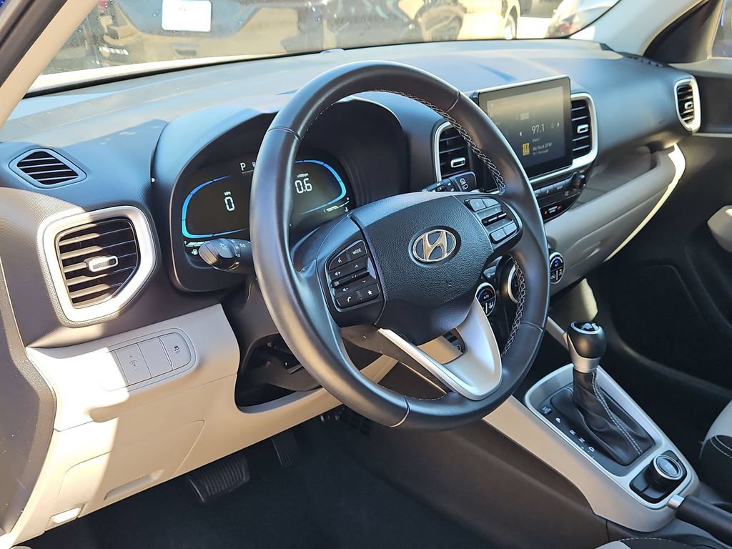 Used 2025 Hyundai Venue SEL FWD image 15