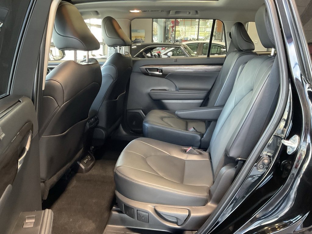 Used 2024 Toyota Highlander Platinum image 22
