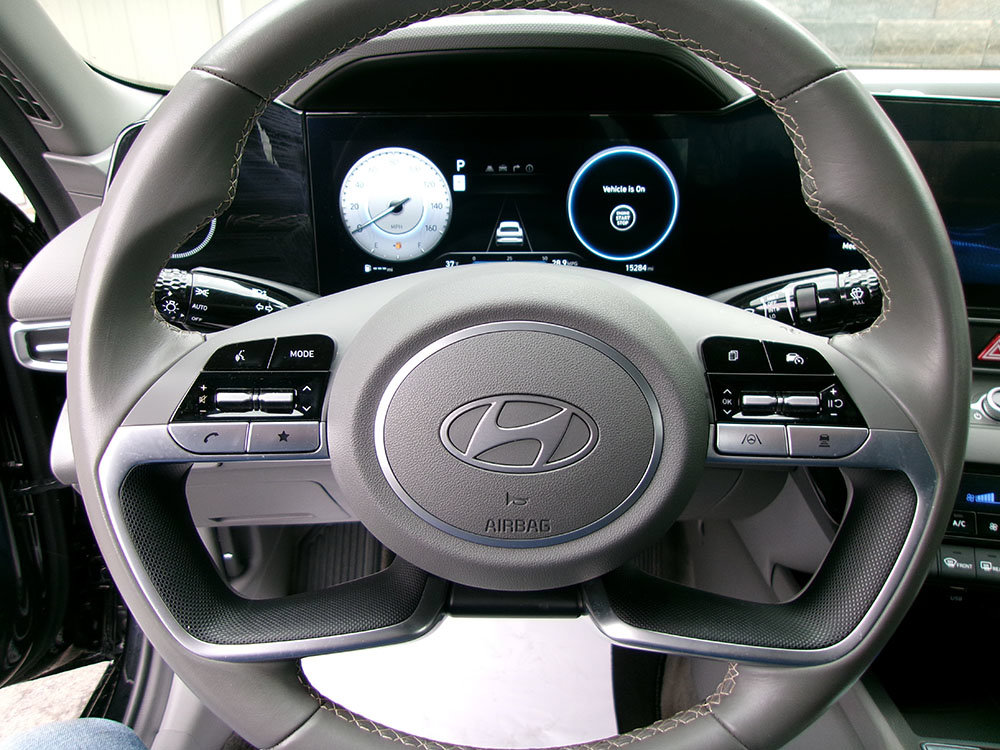Used 2024 Hyundai Elantra SEL w/ Convenience Package FWD image 19