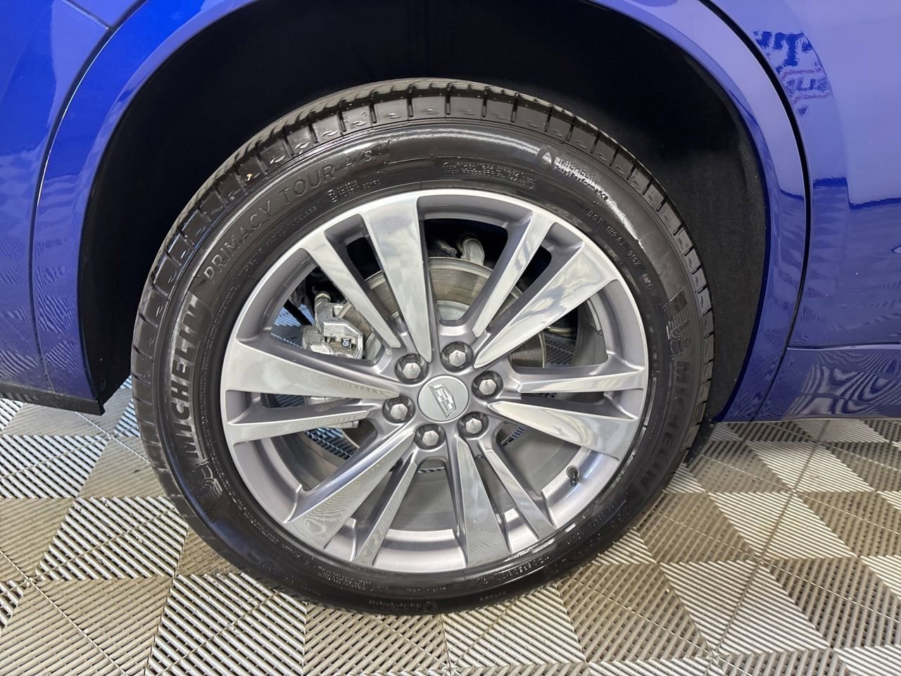 Used 2025 Cadillac XT6 Premium Luxury image 36