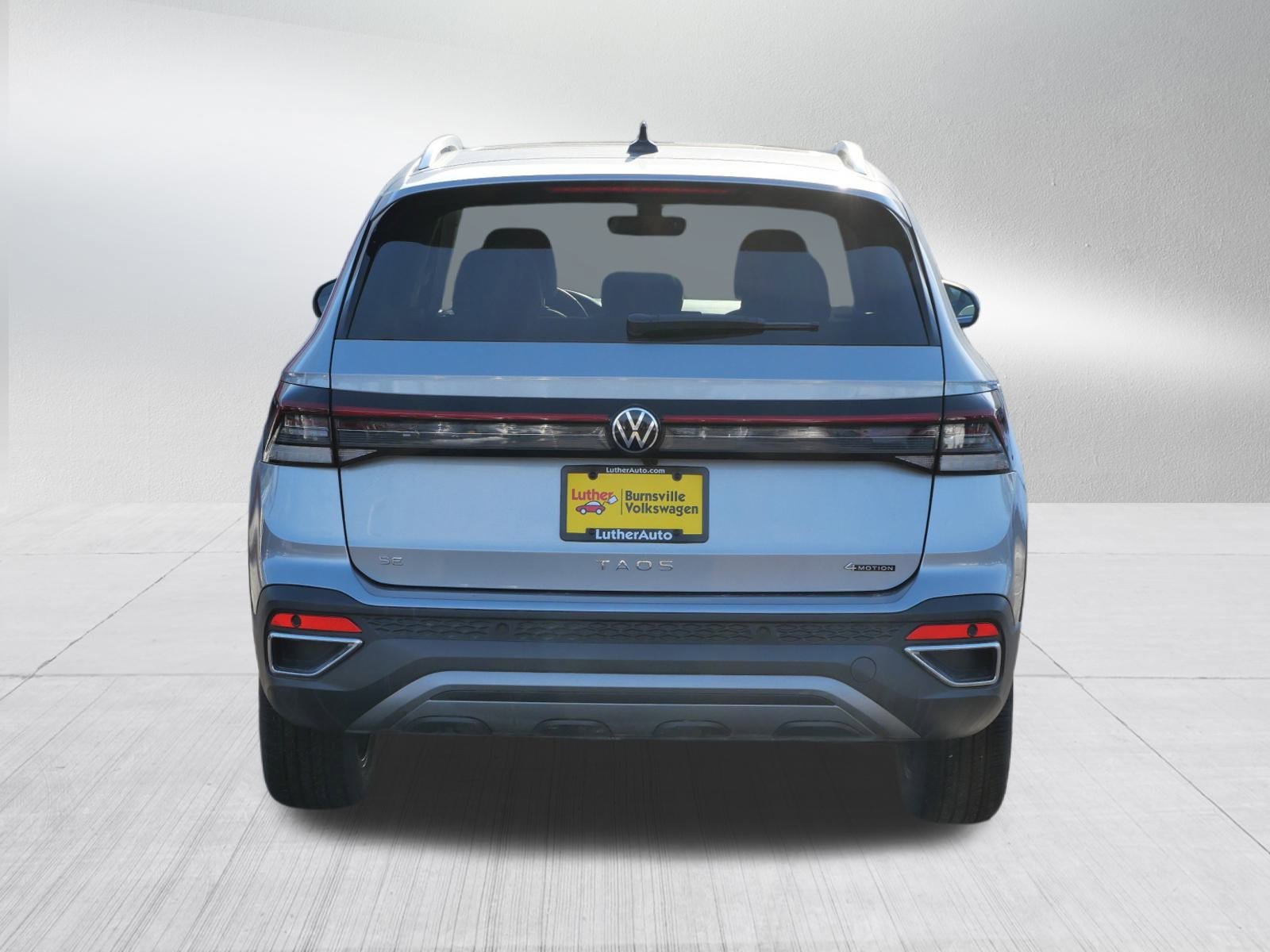 Certified 2025 Volkswagen Taos SE image 6
