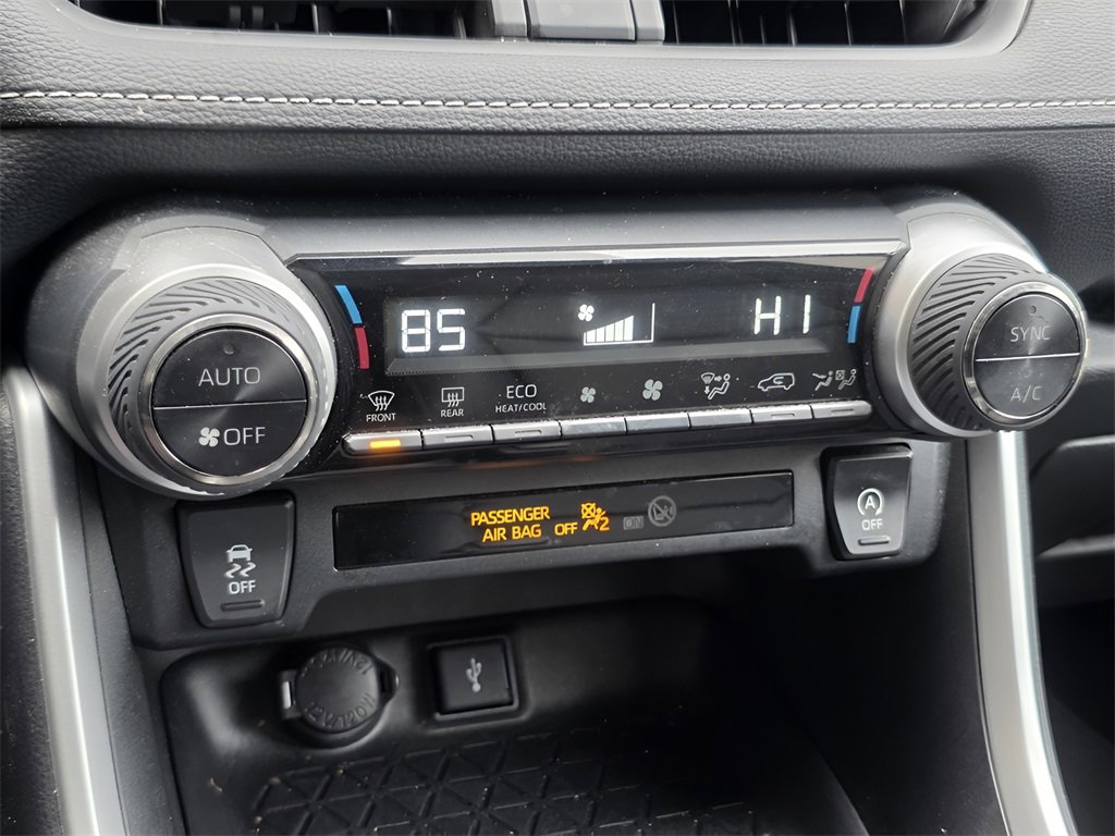 Used 2021 Toyota RAV4 XLE image 33