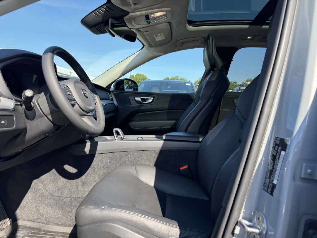 Used 2024 Volvo XC60 B5 Core w/ Protection Package Premier AWD/4WD image 13