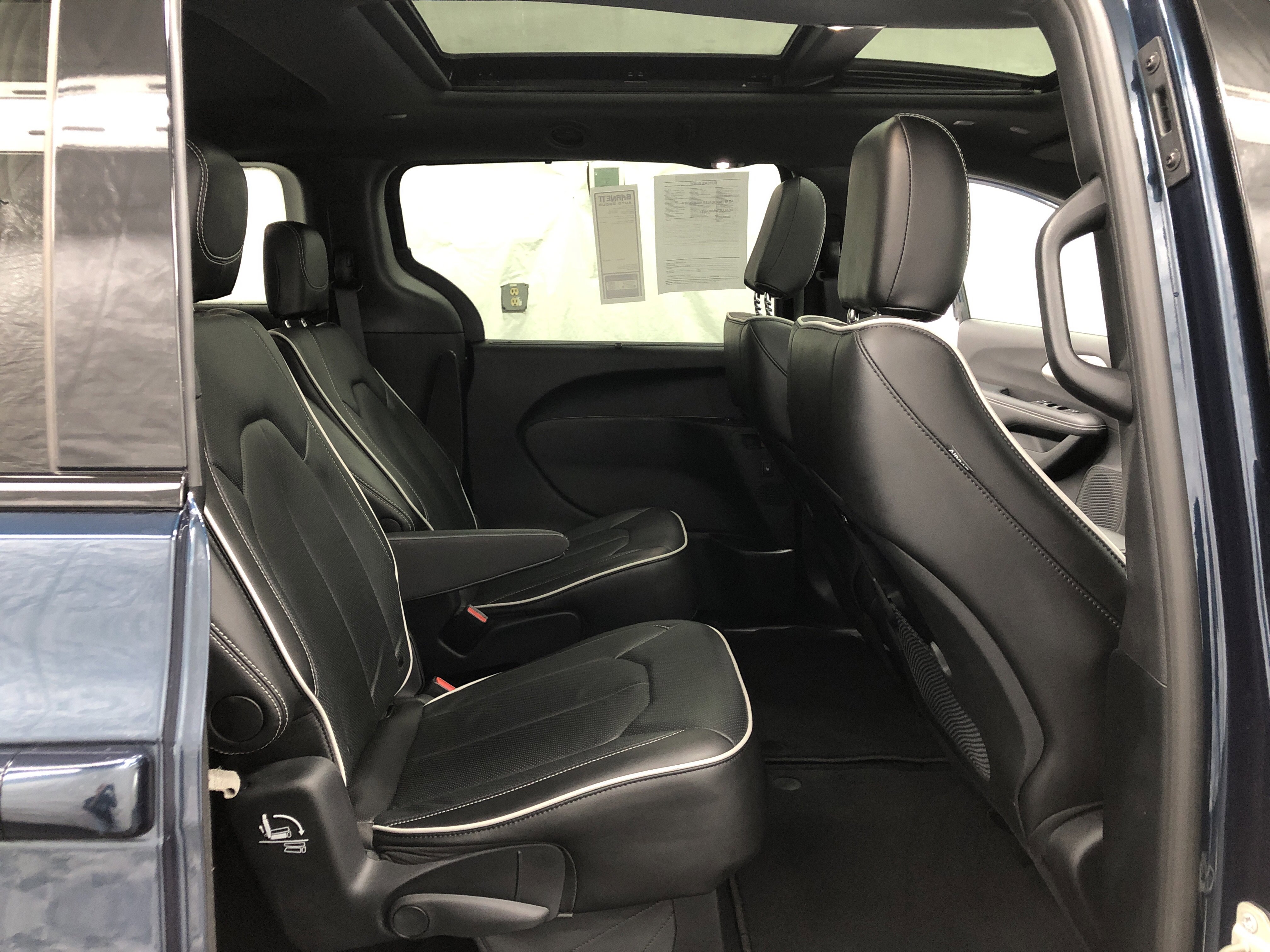 Certified 2024 Chrysler Pacifica Limited w/ S Appearance Package FWD image 14