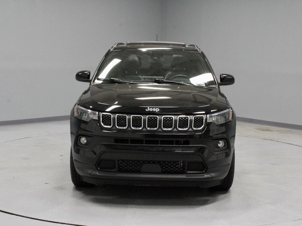 Used 2023 Jeep Compass Latitude w/ Sun and Sound Group AWD/4WD image 7