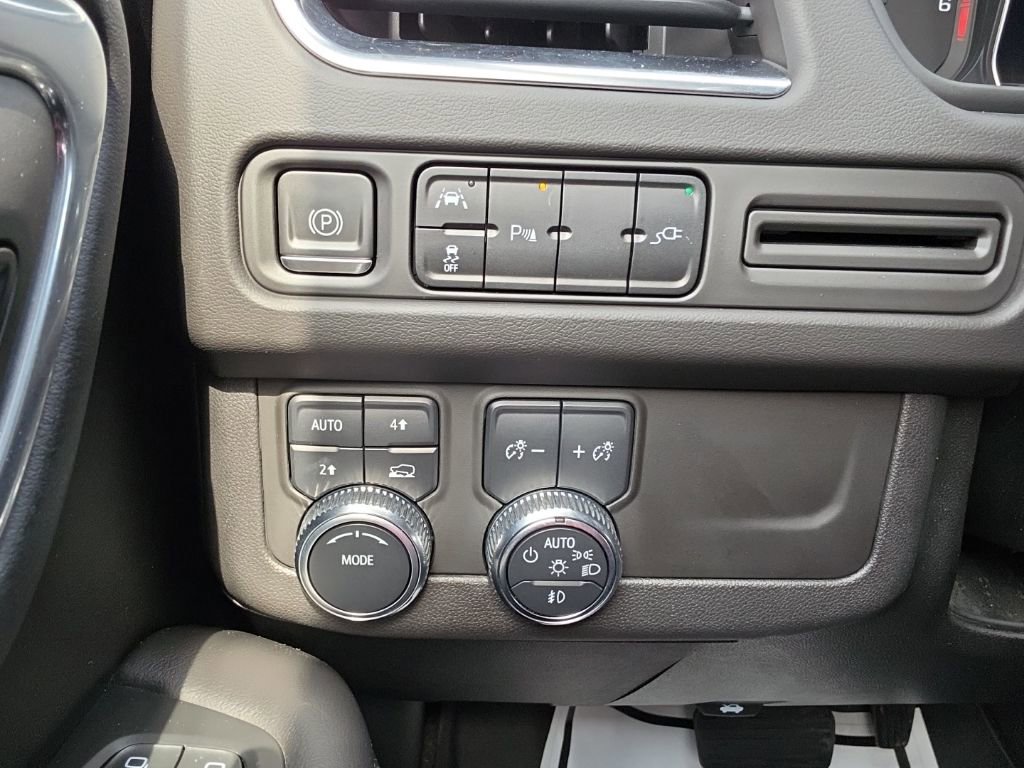 Used 2021 GMC Yukon XL SLT w/ SLT Premium Package image 10