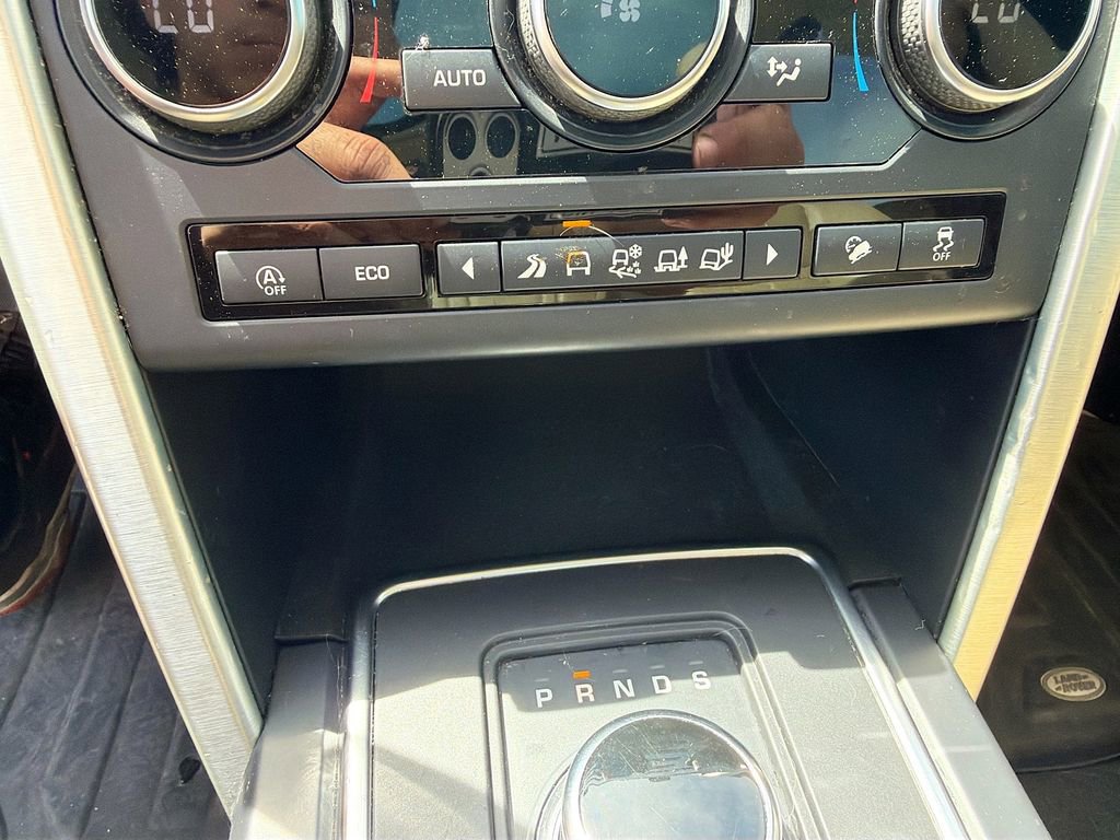 Used 2018 Land Rover Discovery Sport HSE image 29