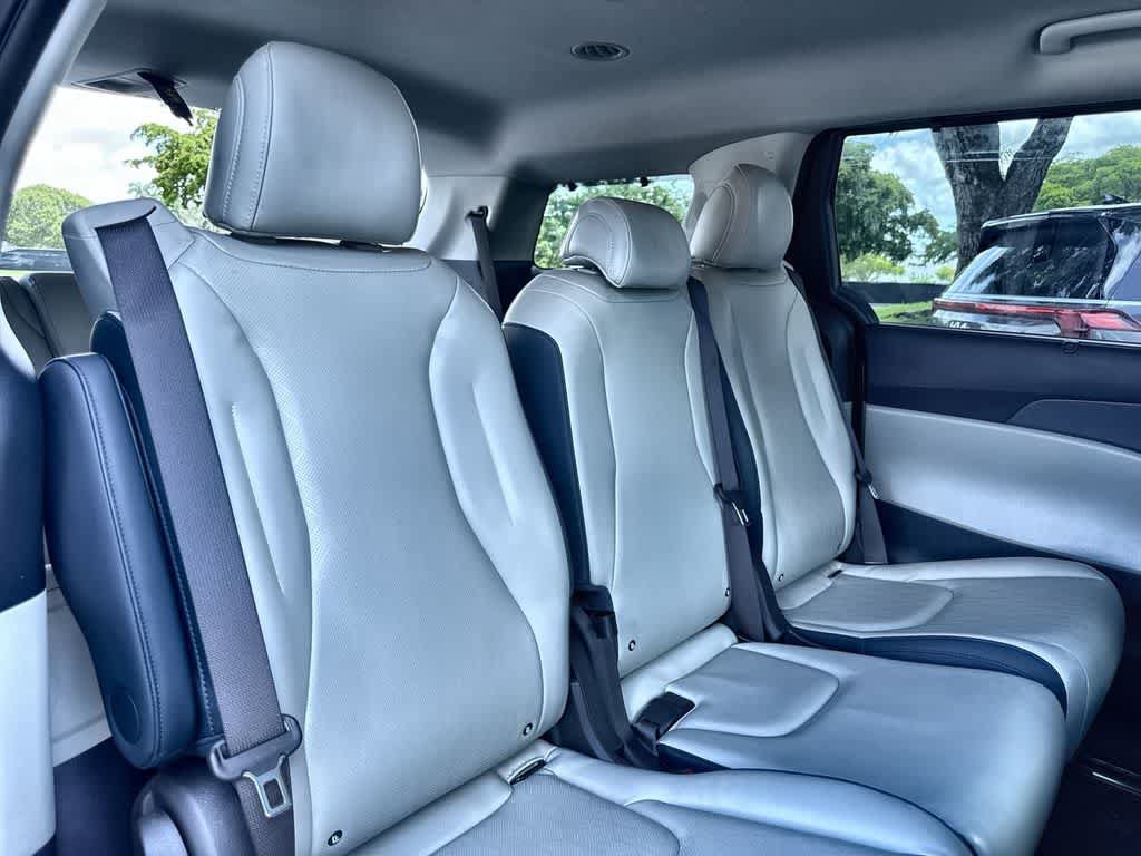 Certified 2025 Kia Carnival EX FWD image 26