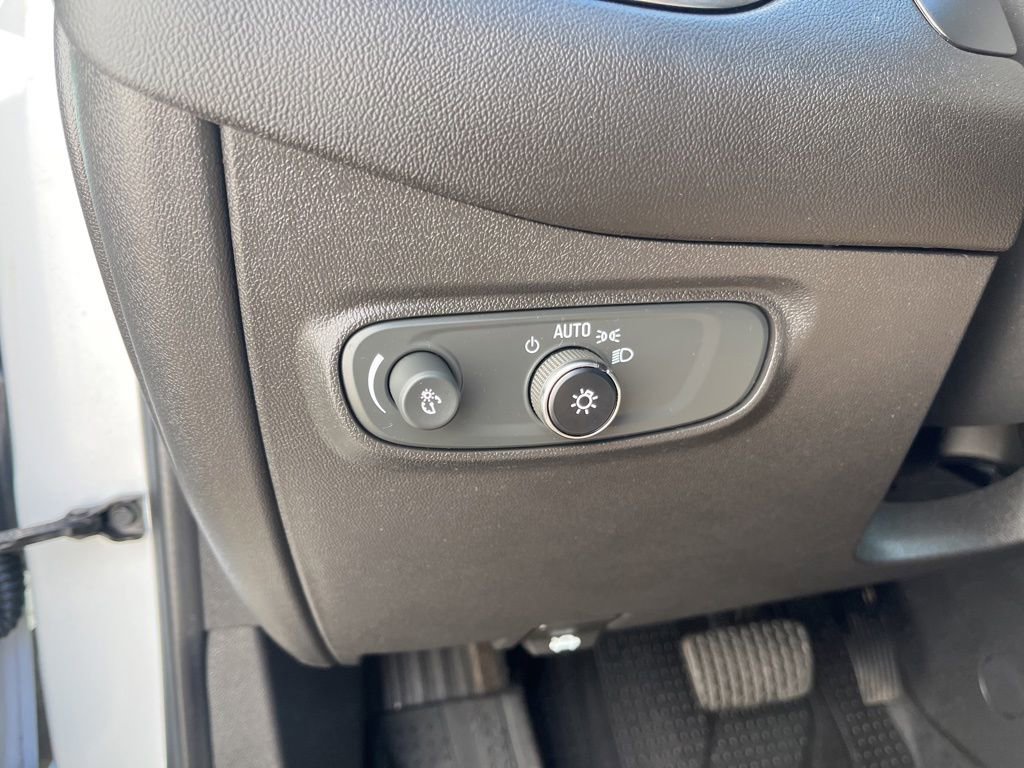 Used 2020 Chevrolet Equinox LT w/ LPO, Floor Liner Package AWD/4WD image 16