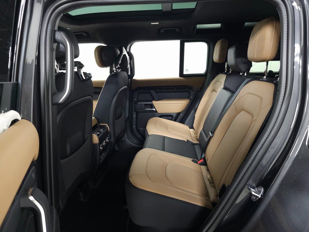 Certified 2026 Land Rover Defender 110 V8 AWD/4WD image 36