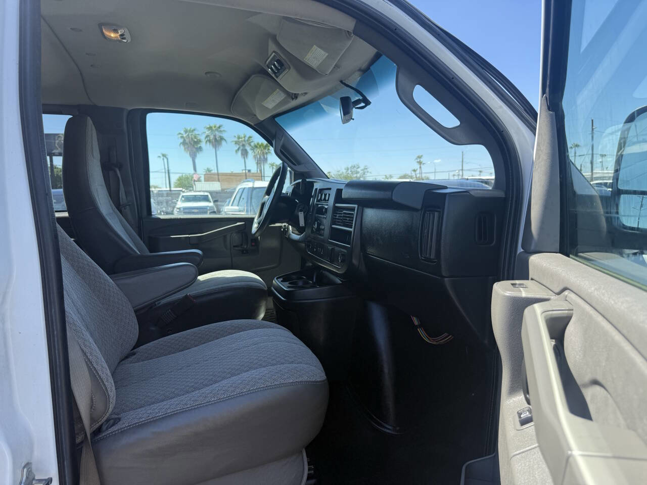 Used 2018 GMC Savana 3500 LT w/ LT Preferred Equipment Group image 29