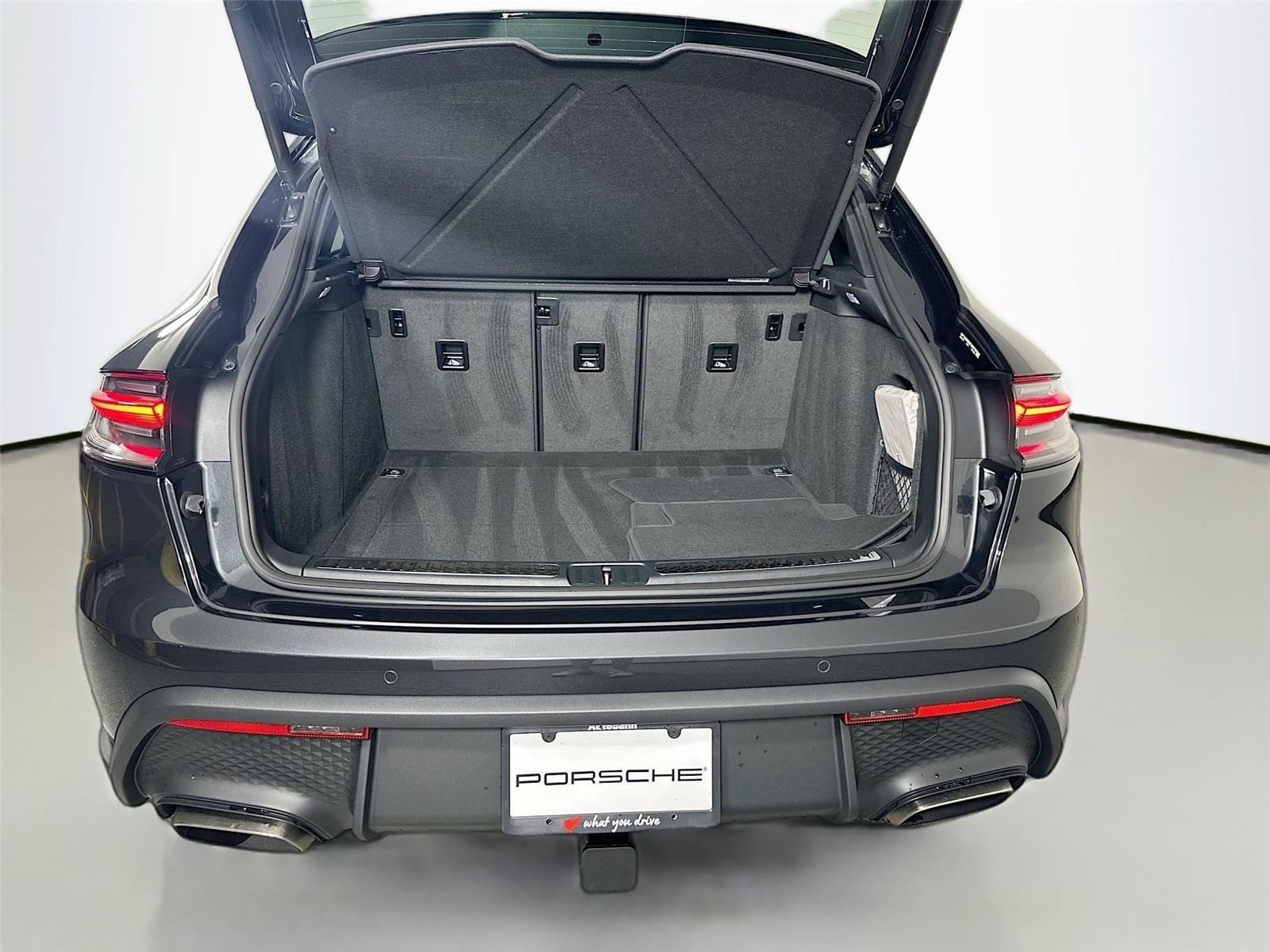 Certified 2026 Porsche Macan Turbo AWD/4WD image 36