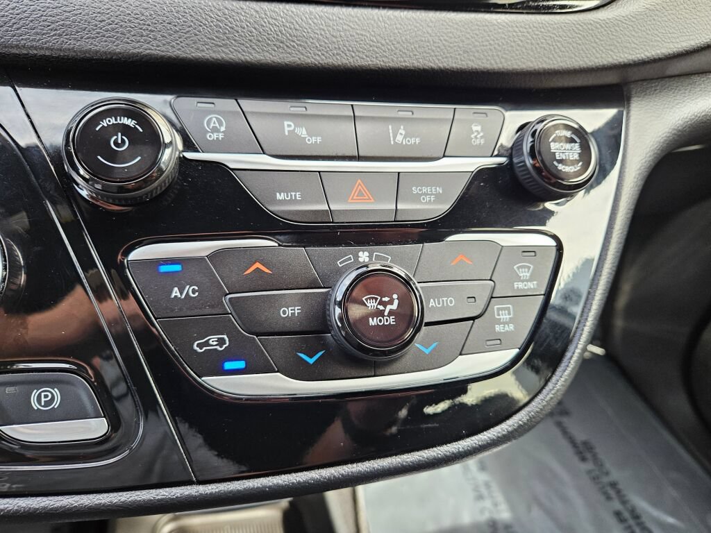 Used 2025 Chrysler Pacifica Select FWD image 27