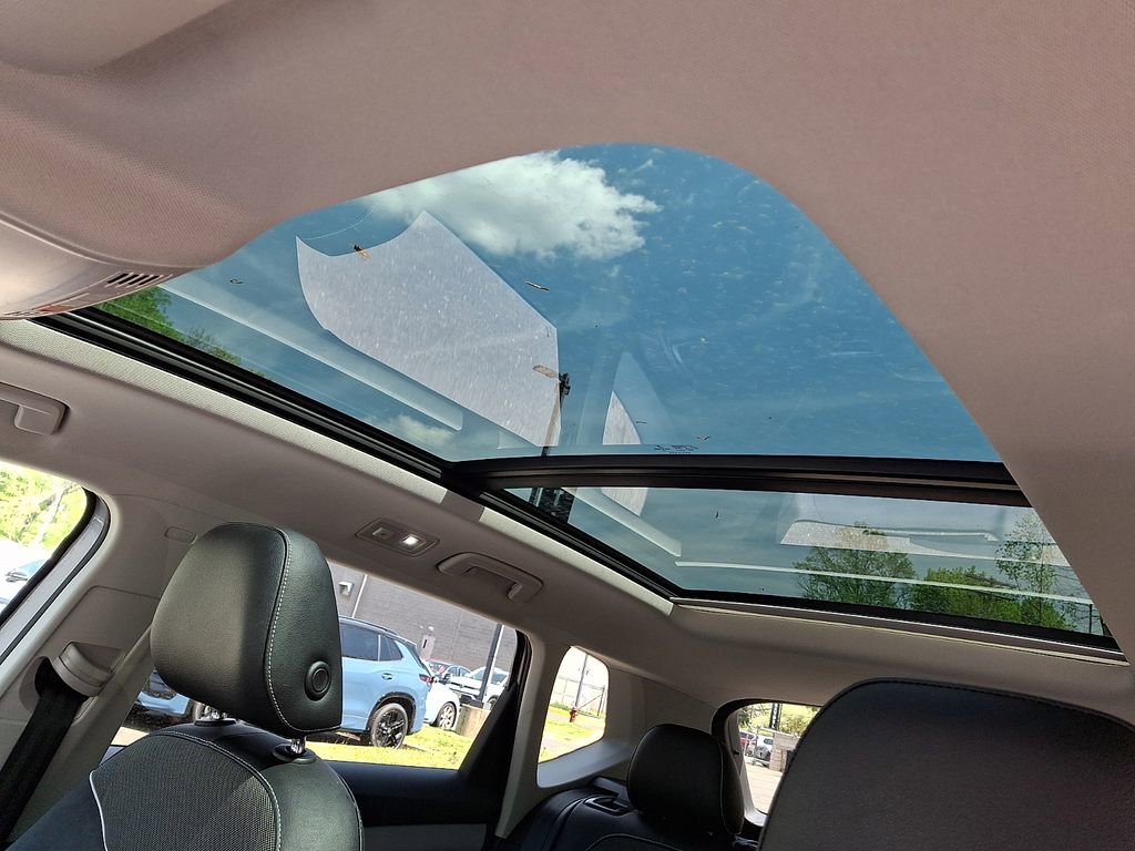 Certified 2023 Volkswagen Taos SE w/ Panoramic Sunroof Package AWD/4WD image 14