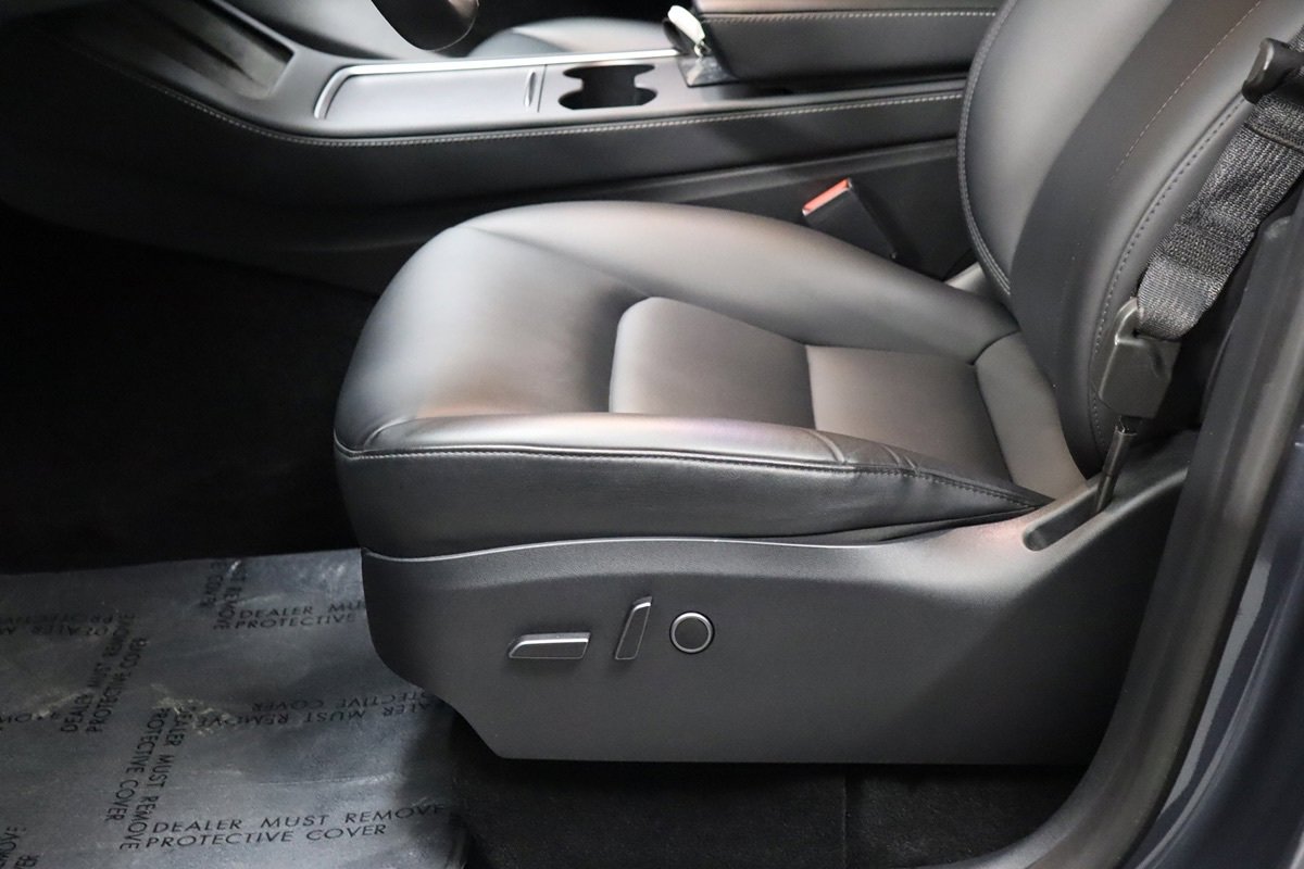 Used 2024 Tesla Model Y Long Range AWD/4WD image 29