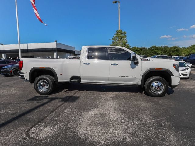 Used 2022 GMC Sierra 3500 Denali w/ Denali Ultimate Package AWD/4WD image 11